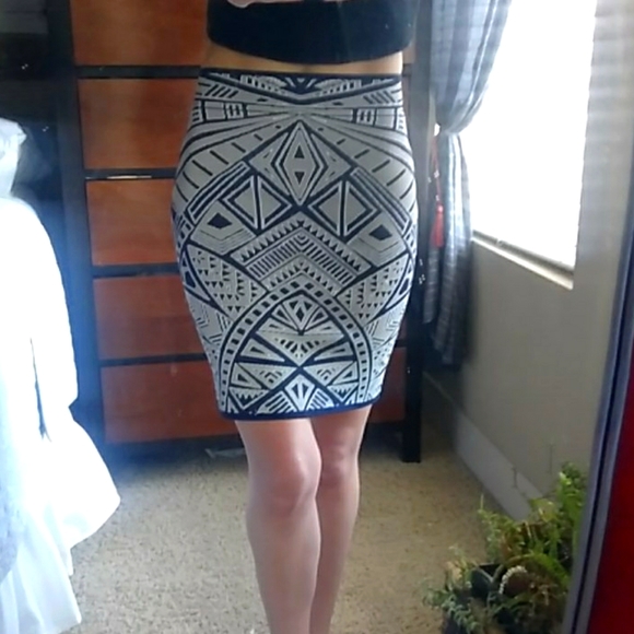 BCBG MaxAzria sequin skirt - Picture 2 of 4